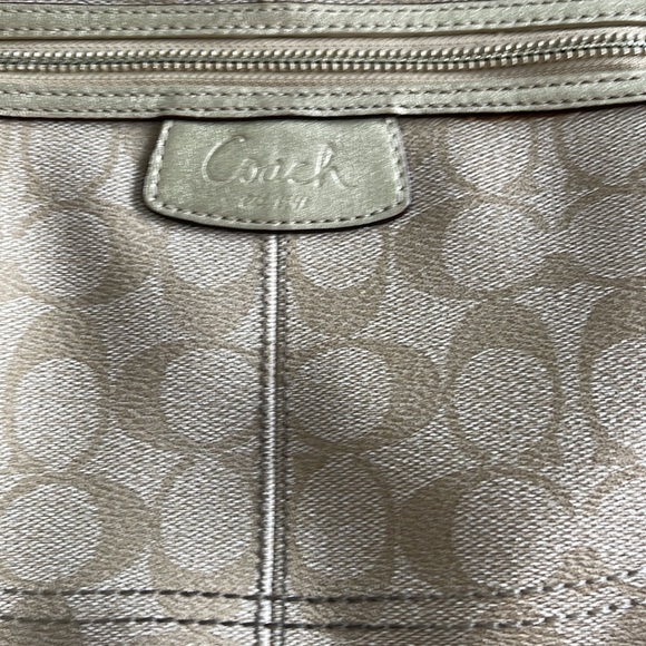 Coach shoulder purse champagne and gold - Picture 3 of 9